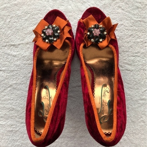 Poetic License Dazzling heels grape velvet and rhinestone pumps. Size 8. - Picture 2 of 8